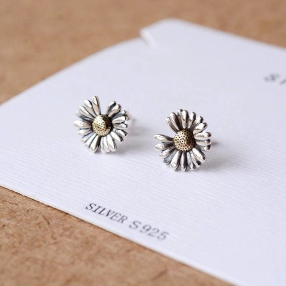 NEW 925 Sterling Silver Vintage Daisy Earrings - Picture 10 of 11